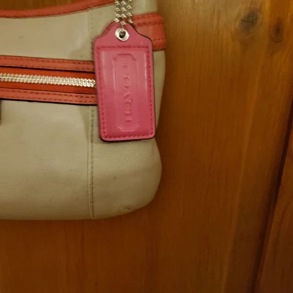 Coach Daisy Spectator Purse GUC - Picture 15 of 16